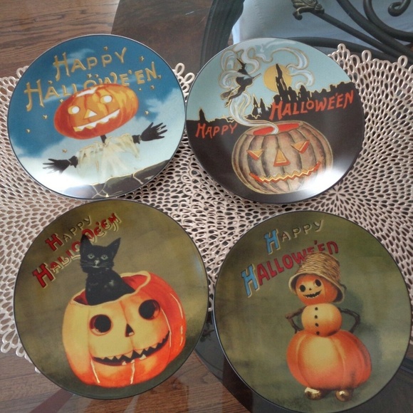 Williams Sonoma Vintage Halloween Mixed Salad Plates Set of 4 New in box